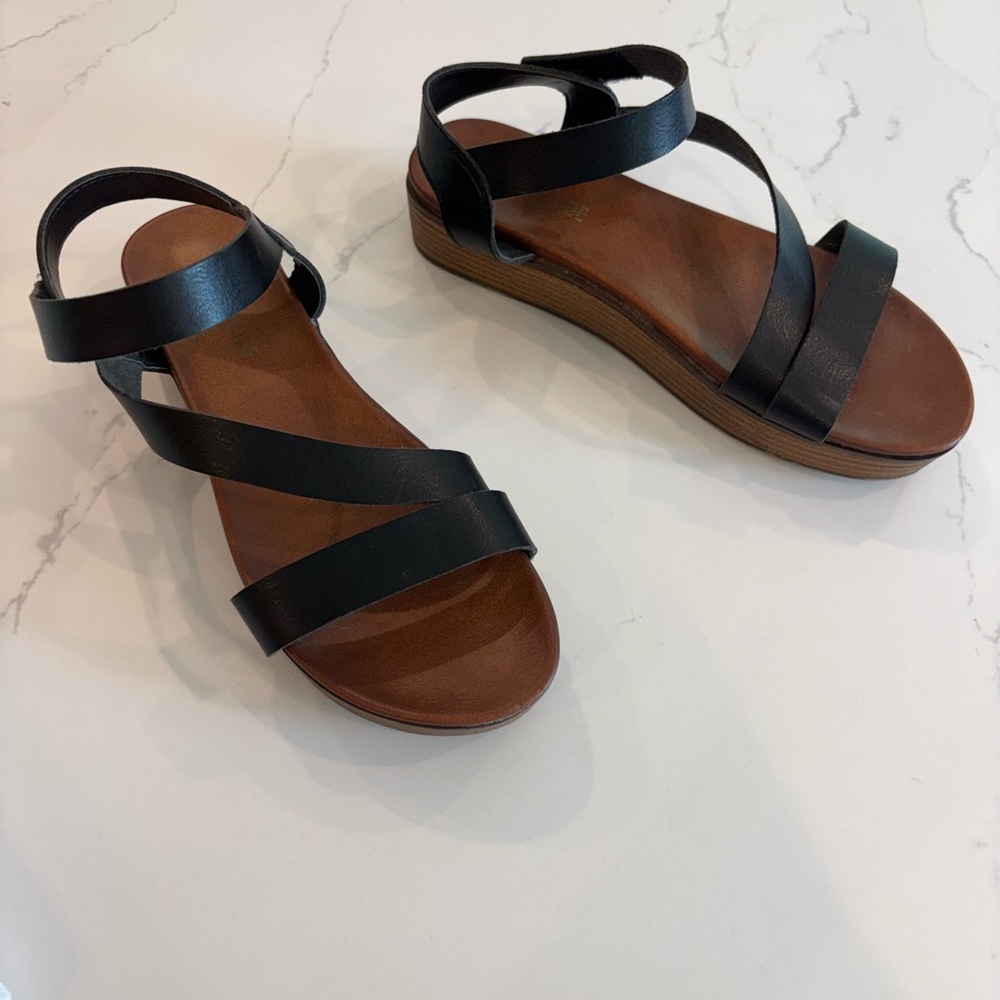 Women’s Black Strappy Comfort Sandals with Brown Footbed